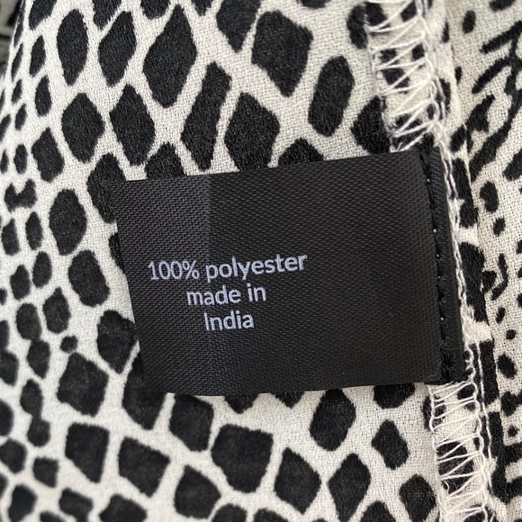 Lane Bryant Monochrome Sleeveless Blouse - Picture 7 of 7